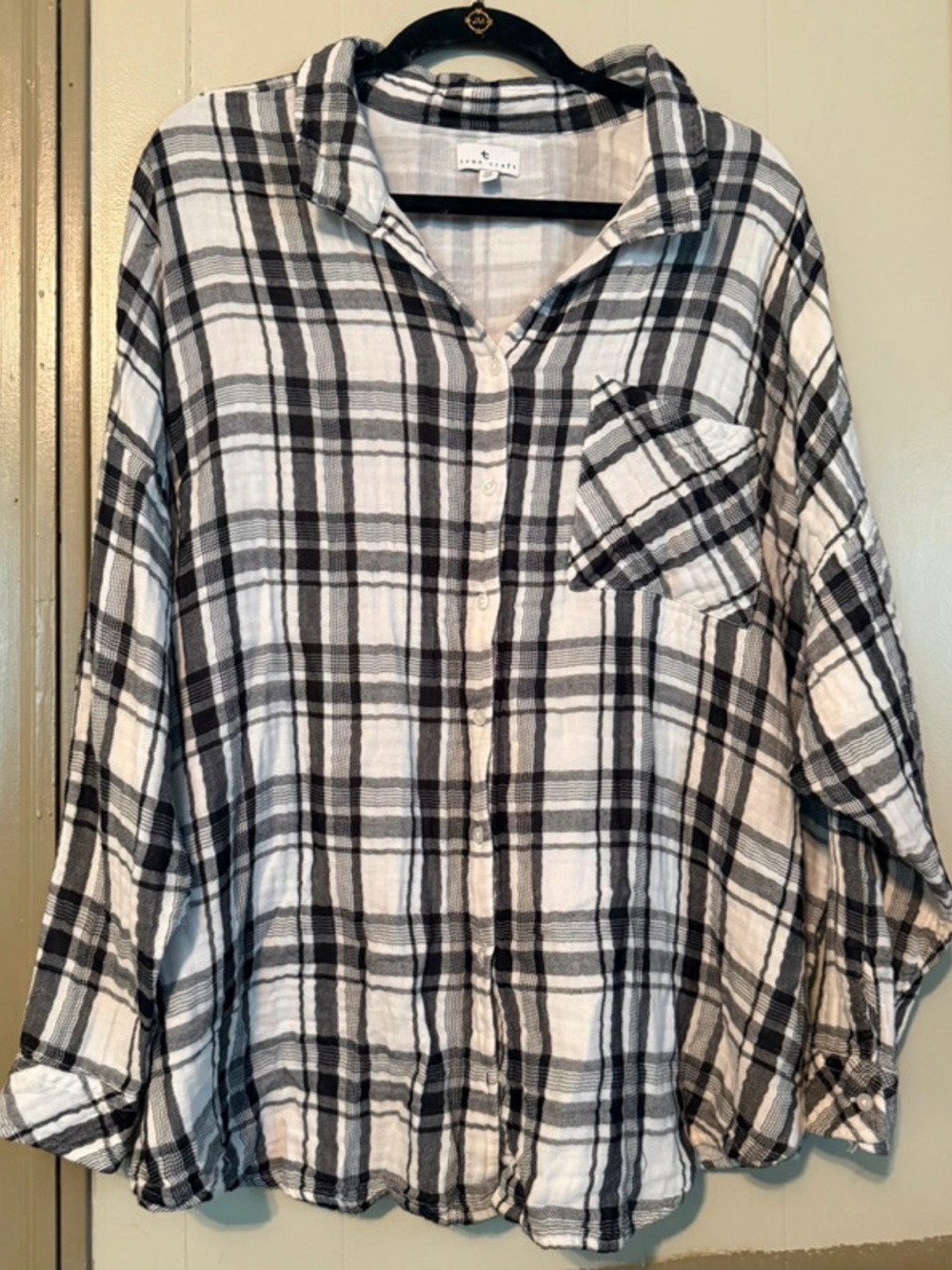 True Craft Black & White Plaid Button-Down Shirt